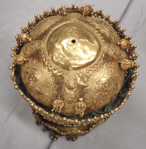 The top of the gold crown from Magdala